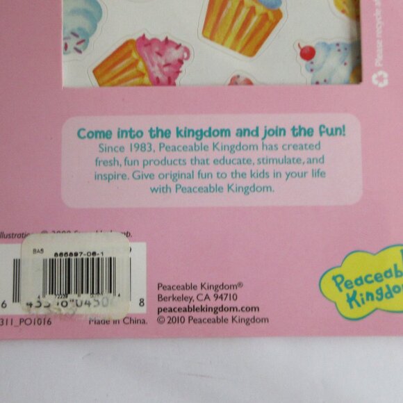 Scratch & Sniff Cupcake Stickers Pack (44) Vanilla Peaceable Kingdom - Mindware - Picture 8 of 8